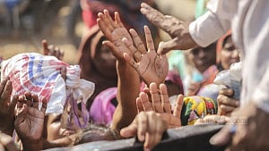 হাঁসফাঁস অর্থনীতিতে সংস্কারের চাপ