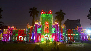 লাল সবুজে ঝলমল সব ভবন