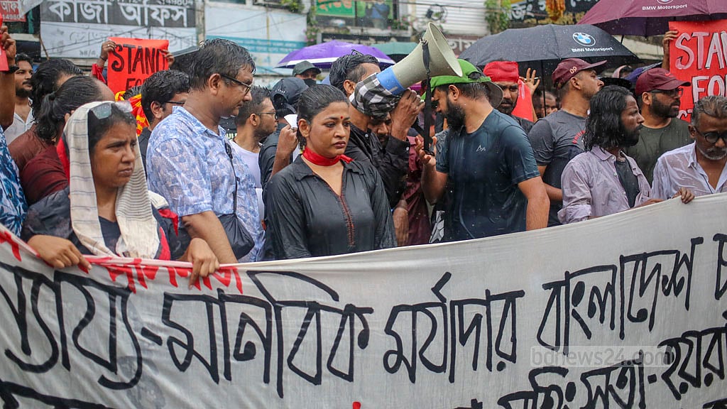 ১ অগাস্ট ২০২৪: কোটা সংস্কার আন্দোলনকে ঘিরে সহিংসতায় মৃত্যু, গণগ্রেপ্তার ও হয়রানির প্রতিবাদে ঢাকার ফার্মগেইটে সমাবেশ করেন চলচ্চিত্র, আলোকচিত্র, থিয়েটার, গণমাধ্যমসহ দৃশ্যমাধ্যমের নানা শাখার কর্মীরা।