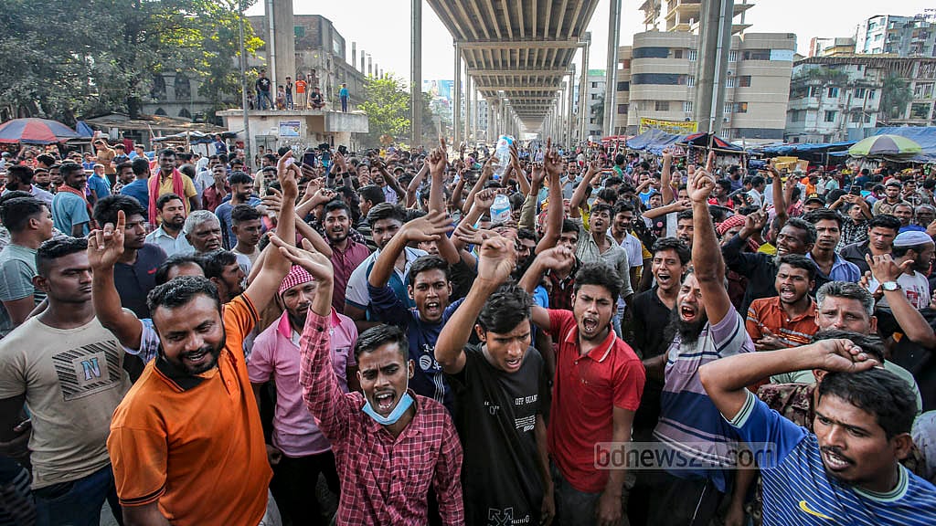 ২০ নভেম্বর ২০২৪: ঢাকায় ব্যাটারিচালিত রিকশা চলাচল বন্ধে উচ্চ আদালতের নির্দেশের প্রতিবাদে বিভিন্ন স্থানে সড়ক অবরোধ করে বিক্ষোভ দেখান রিকশাচালকরা। এসময় সড়কে তীব্র যানজটের তৈরি হয়; দুর্ভোগ পোহাতে হয় নগরবাসীকে।