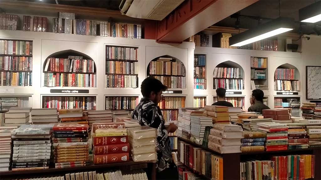 জুলাই-আগস্ট অভ্যুত্থানে বাতিঘরে বই বিক্রি কিছুটা কমেছিল; এখন আবার বাড়ছে।