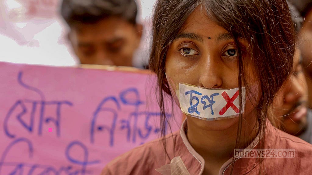 ১৮ মার্চ ২০২৪: জগন্নাথ বিশ্ববিদ্যালয়ের আইন বিভাগের শিক্ষার্থী ফাইরুজ সাদাফ অবন্তিকার আত্মহননের ঘটনায় দোষীদের বিচার এবং যৌন নিপীড়ন বন্ধের দাবিতে উত্তাল হয়ে ওঠে ক্যাম্পাস।