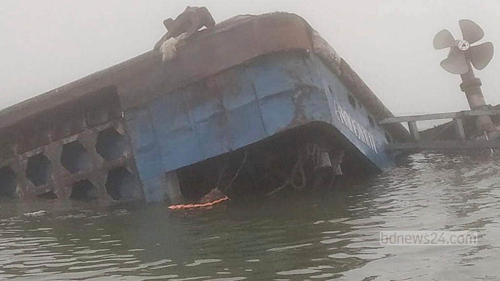 ১৭ জানুয়ারি ২০২৪: ঘন কুয়াশার মধ্যে মালবাহী নৌযানের ধাক্কায় মানিকগঞ্জের পাটুরিয়া ঘাটে আটকে থাকা একটি ফেরি যানবাহন নিয়ে পদ্মা নদীতে ডুবে যায়।