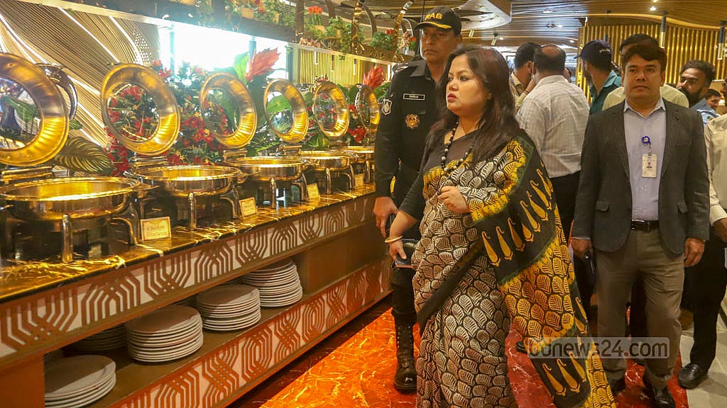 ৪ মার্চ ২০২৪: বেইলি রোডের গ্রিন কোজি কটেজে অগ্নিকাণ্ডে প্রায় অর্ধশত প্রাণহানির পর ধানমন্ডি এলাকায় রেস্তোরাঁ ঠাসা গাউসিয়া টুইন পিক ভবনে অভিযান চালিয়ে সেখানকার রেস্তোরাঁ বন্ধ করে দেয় রাজউক ও ঢাকা দক্ষিণ সিটি কর্পোরেশন। ছবি: তাওহীদুজ্জামান তপু
