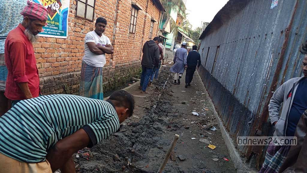 Crackdown on illegal gas connections in Gazipur in December 2024.
