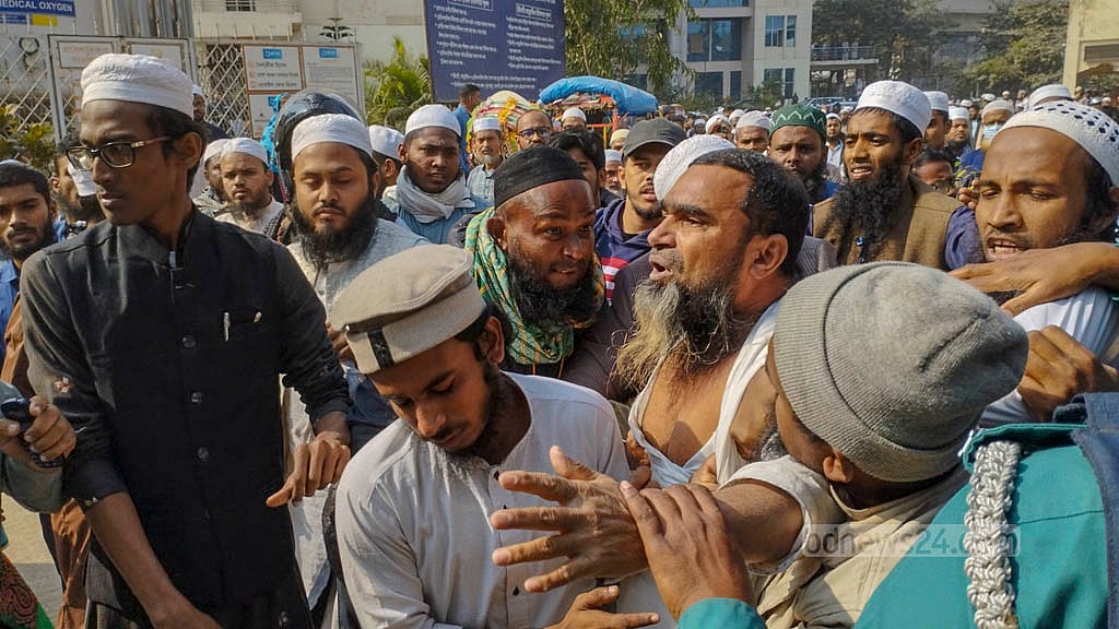 ১৮ ডিসেম্বর ২০২৪: টঙ্গীর তুরাগ তীরে বিশ্ব ইজতেমা ময়দান দখলকে কেন্দ্র করে মাওলানা জুবায়ের ও মাওলানা সাদের অনুসারীদের মধ্যে সংঘর্ষে অন্তত তিনজন নিহত ও বেশ কয়েকজন আহত হন। 