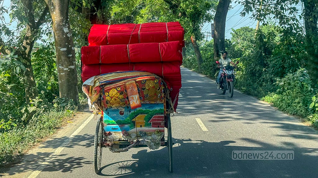 Lal Salu cloth is sent to wholesale markets in Madhabadi and Baburhat, Narsingdi.