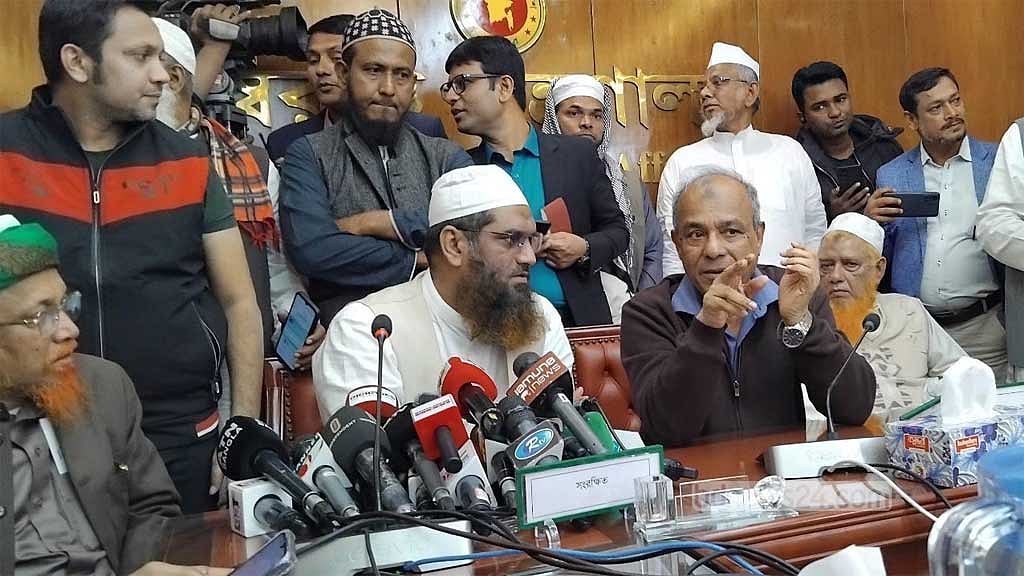বুধবার মন্ত্রণালয়ে বৈঠকের পর সংবাদ সম্মেলনে আসেন স্বরাষ্ট্র উপদেষ্টা জাহাঙ্গীর আলম চৌধুরী ও মামুনুল হক। 