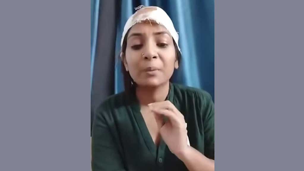 আহত হওয়ার এমন ছবি ফেইসবুকে শেয়ার করেছেন নীলা ইসরাফিল।