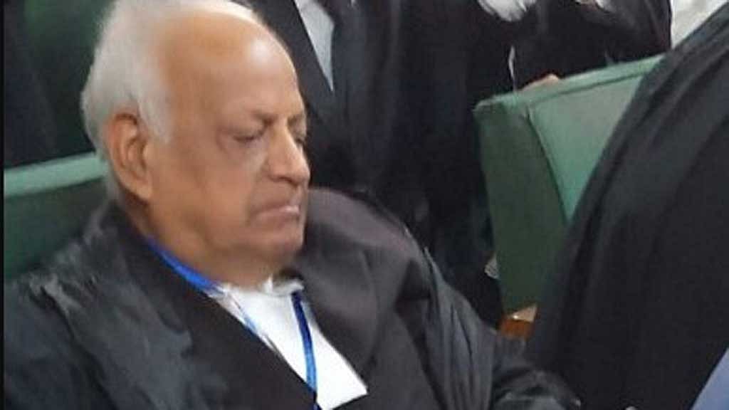 সংগঠন বাংলাদেশ মাইনরিটি ওয়াচের চেয়ারম্যান সুপ্রিম কোর্টের আইনজীবী রবীন্দ্র ঘোষ বুধবার চট্টগ্রামে চিন্ময় কৃষ্ণ দাশের পক্ষে শুনানি করতে গিয়ে ব্যর্থ হন।