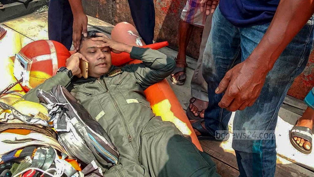 ৯ মে ২০২৪: চট্টগ্রামের পতেঙ্গায় কর্ণফুলী নদীর মোহনার কাছে বিধ্বস্ত হয় বিমান বাহিনীর প্রশিক্ষণ উড়োজাহাজ ইয়াক-১৩০। দুর্ঘটনার পর বিমানের দুই পাইলট উইং কমান্ডার সোহান হাসান খাঁন ও স্কোয়াড্রন লিডার মুহাম্মদ আসিম জাওয়াদ জরুরি প্যারাসুট দিয়ে নদীতে অবতরণ করলেও প্রাণ হারান জাওয়াদ। 
