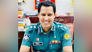 বিপ্লব কুমার ও স্ত্রীর ২৮ ব্যাংক হিসাব অবরুদ্ধের আদেশ