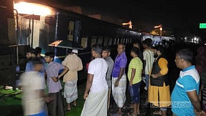 বগি লাইনচ্যুত: তিন ঘণ্টা পর বগুড়ায় ট্রেন চলাচল স্বাভাবিক