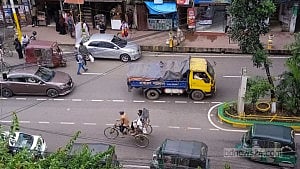 প্রাণ ফিরেছে চট্টগ্রামের সড়কে
