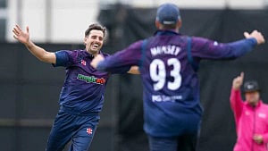 ওয়ানডে অভিষেকেই ৭ উইকেট!