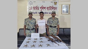 ‘যুদ্ধফেরত আরসা কমান্ডার’ অস্ত্রসহ ক্যাম্পে আটক, গুলিবিদ্ধ পুলিশ