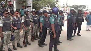 ঢাকায় ৬ জায়গায় জড়ো হওয়ার চেষ্টা আন্দোলনকারীদের