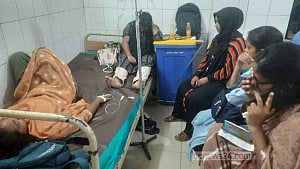 ছাত্রলীগের হামলায় ইডেনের কয়েকজন হাসপাতালে