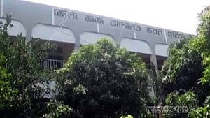 হবিগঞ্জে আওয়ামী লীগ নেতার জামিনে হট্টগোল, পরে স্থগিত