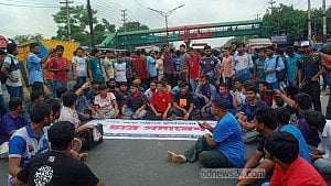 কোটা: জাহাঙ্গীরনগর বিশ্ববিদ্যালয়ের শিক্ষার্থীদের ঢাকা-আরিচা সড়ক অবরোধ