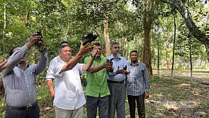 খাগড়াছড়িতে উদ্ধার হওয়া ৬ পাহাড়ি ময়না অবমুক্ত
