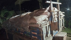 কুড়িগ্রামে ১৮১ বস্তা ভারতীয় চিনি জব্দ