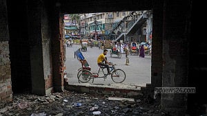 স্থবির ব্যবসা-বাণিজ্য, উৎকণ্ঠায় ব্যবসায়ীরা