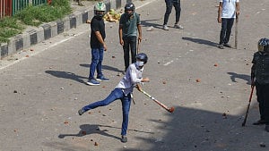 Pitched battle at Science Lab during quota protest