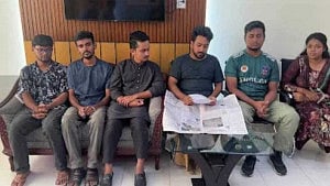 ডিবি হেফাজতে বিবৃতি স্বেচ্ছায় ছিল না, ছয় সমন্বয়কের নতুন বিবৃতি