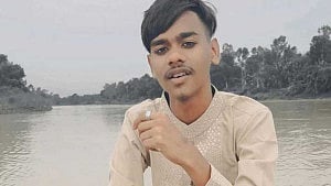 ‘বাবা, তোমার মনের আশা পূরণ করতে পারলাম না, মাফ করে দিও’