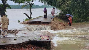 বন্যার প্রভাব: প্রাথমিকে শিক্ষক এলেও শিক্ষার্থী নেই