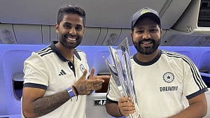 অবশেষে বারবাডোজ ছাড়তে পারল চ্যাম্পিয়ন ভারত