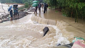 সিলেটে নদীর পানি বিপৎসীমার উপরে, নিম্নাঞ্চল প্লাবিত