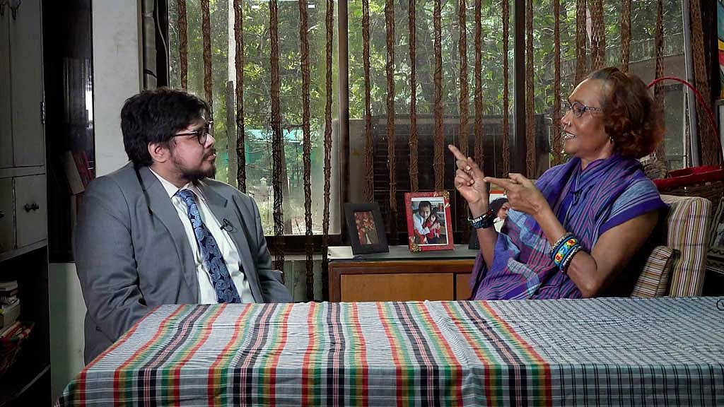 ইনসাইড আউটের উপস্থাপক সৌমিক হাসীনের সঙ্গে হাস্যোজ্জ্বল বিবি রাসেল।