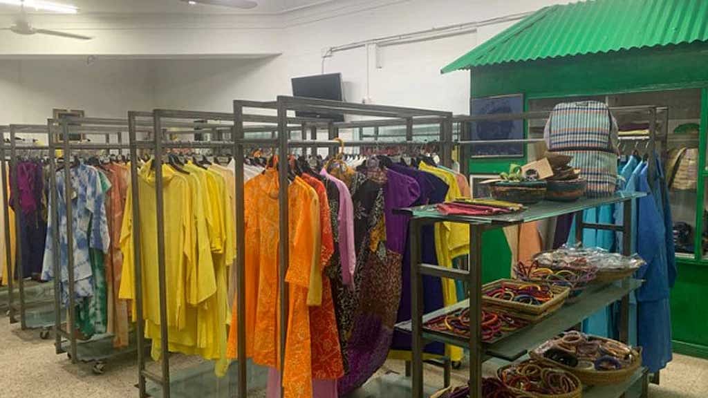 রাজধানীর মতিঝিলে বিবি’স প্রোডাকশনের বিক্রয়কেন্দ্রের একাংশ।