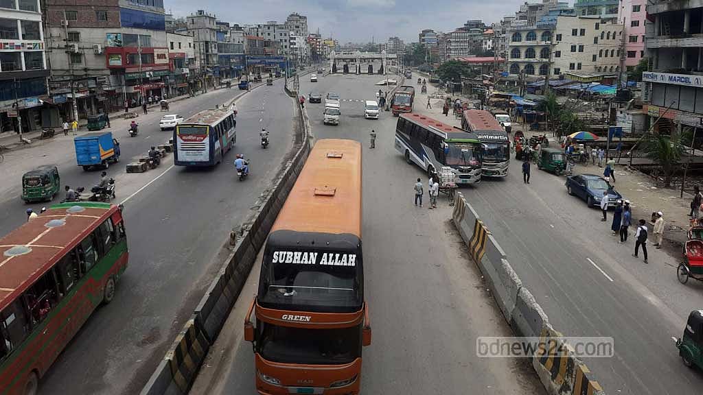 যাত্রাবাড়ীর চিত্র ভিন্ন, সেখানে চলাচলকারী গাড়ির সংখ্যা বেশ কম। 