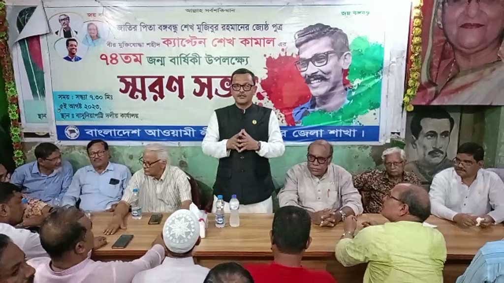 শনিবার দিনাজপুর জেলা আওয়ামী লীগের কার্যালয়ে মত বিনিময়ে বক্তব্য রাখেন নৌ পরিবহন প্রতিমন্ত্রী খালিদ মাহমুদ চৌধুরী।