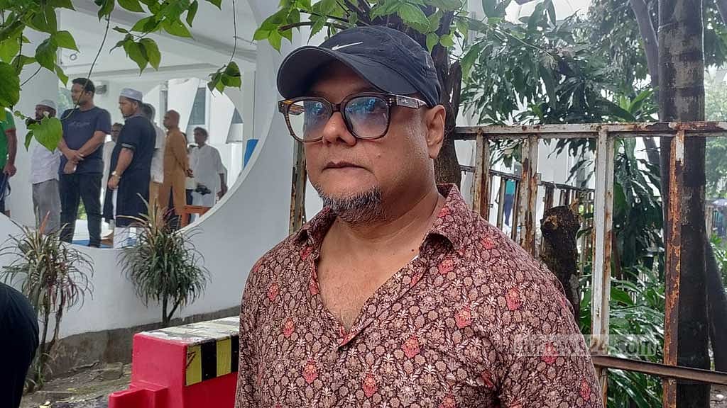 গীতিকার লতিফুল ইসলাম শিবলী।