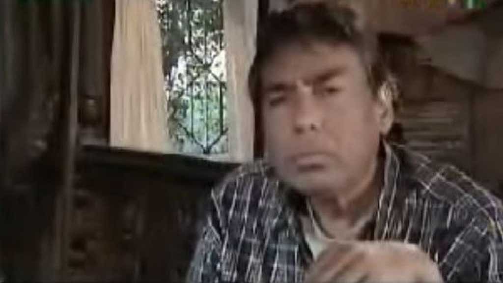 'স্বপ্ন সঙ্গিনী' নাটকের দৃশ্যে হুমায়ুন ফরিদী