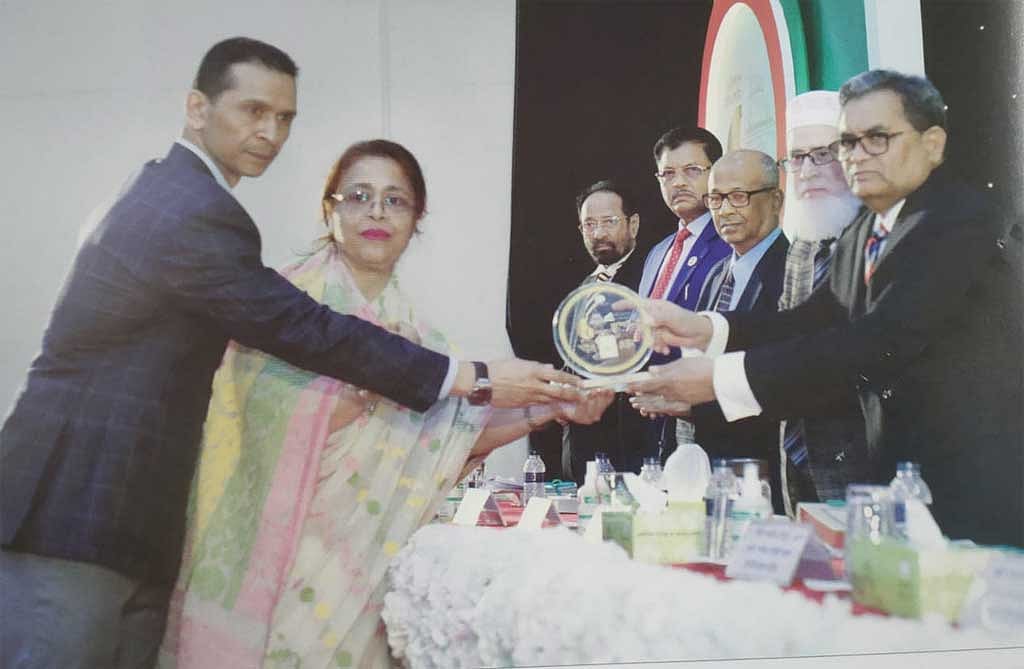 ২০২০ সালে সংবিধান প্রণয়ন কমিটির সদস্যদের জন্য সুপ্রিম কোর্টের সম্মাননা গ্রহণ করেন তাজউদ্দীন আহমদের ছেলে তানজীম আহমদ সোহেল তাজ ও মেয়ে সিমিন হোসেন রিমি