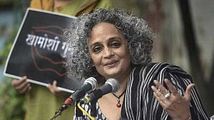 পেন পিন্টার পুরস্কার পেলেন অরুন্ধতী রায়