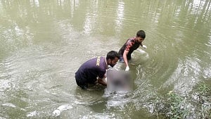 বরিশালে পুকুর থেকে রাজমিস্ত্রির লাশ উদ্ধার, পরিবারের দাবি ‘হত্যা’