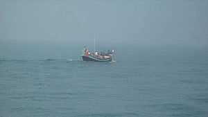 হাতিয়া যাওয়ার পথে সন্দ্বীপ চ্যানেলে ট্রলারডুবি