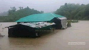 ভারি বর্ষণে টেকনাফের অর্ধশত গ্রাম প্লাবিত, পাহাড়ে চলছে মাইকিং