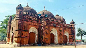 মুঘল স্থাপত্যের ‘বড় শরীফপুর মসজিদ’ এখনও মুগ্ধ করে