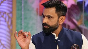 ‘লোভ থেকে আমির-ইমাদকে বিশ্বকাপ দলে রাখা হয়েছে’ পিসিবির সমালোচনায় হাফিজ