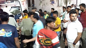 ভারতে বিয়ের অনুষ্ঠানে যাওয়ার পথে দুর্ঘটনায় ১৩ মৃত্যু
