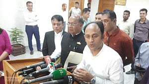 আচরণ বিধি লঙ্ঘন: ইসির কাছে দুঃখ প্রকাশ দুর্যোগ প্রতিমন্ত্রীর