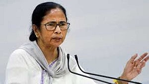 কেন্দ্রফেরত জরিপের কোনো গুরুত্ব নেই: মমতা