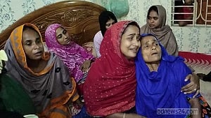 সহকর্মীর গুলিতে ঝাঁঝরা কনস্টেবল মনিরুলের মা বারবার মূর্ছা যাচ্ছেন